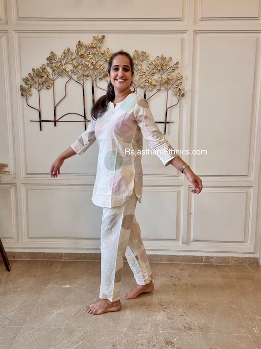 Cozy snugnest with matching scrunchie