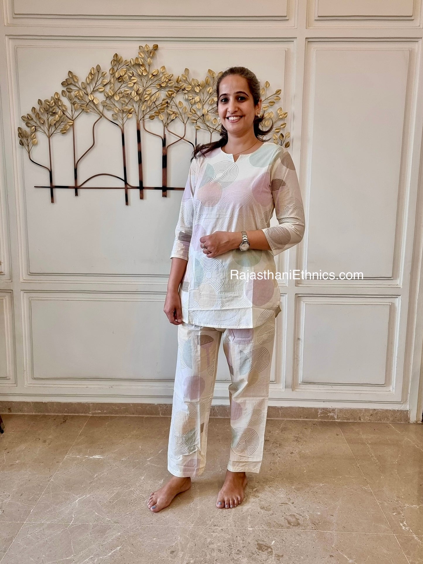 Cozy snugnest with matching scrunchie