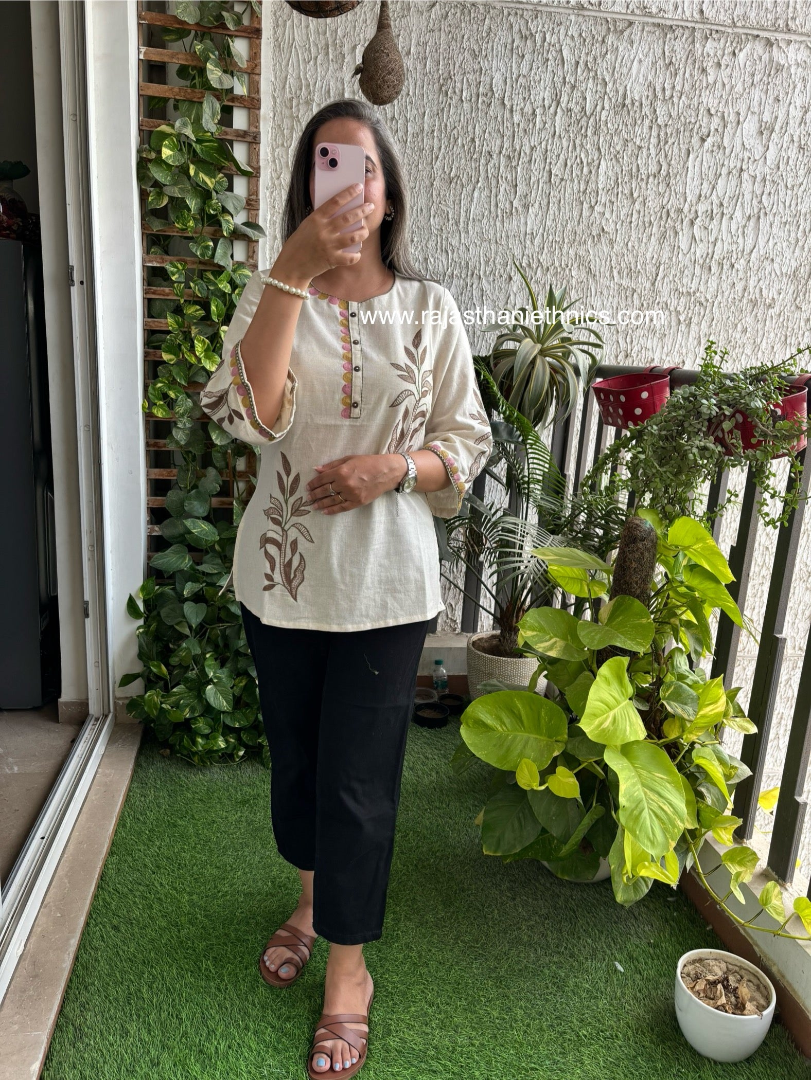 Short Top Embroidered