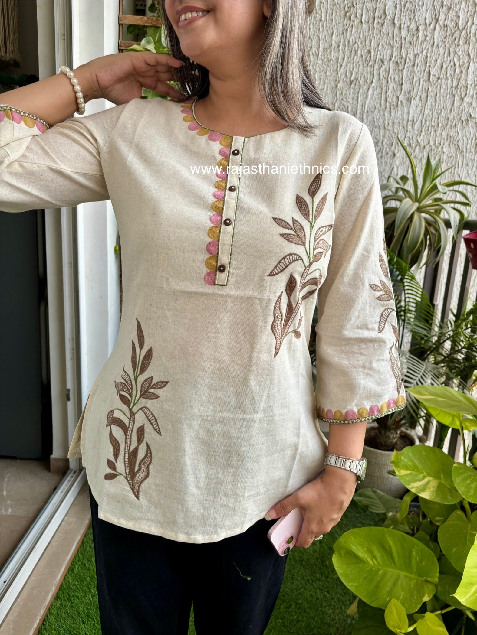 Short Top Embroidered