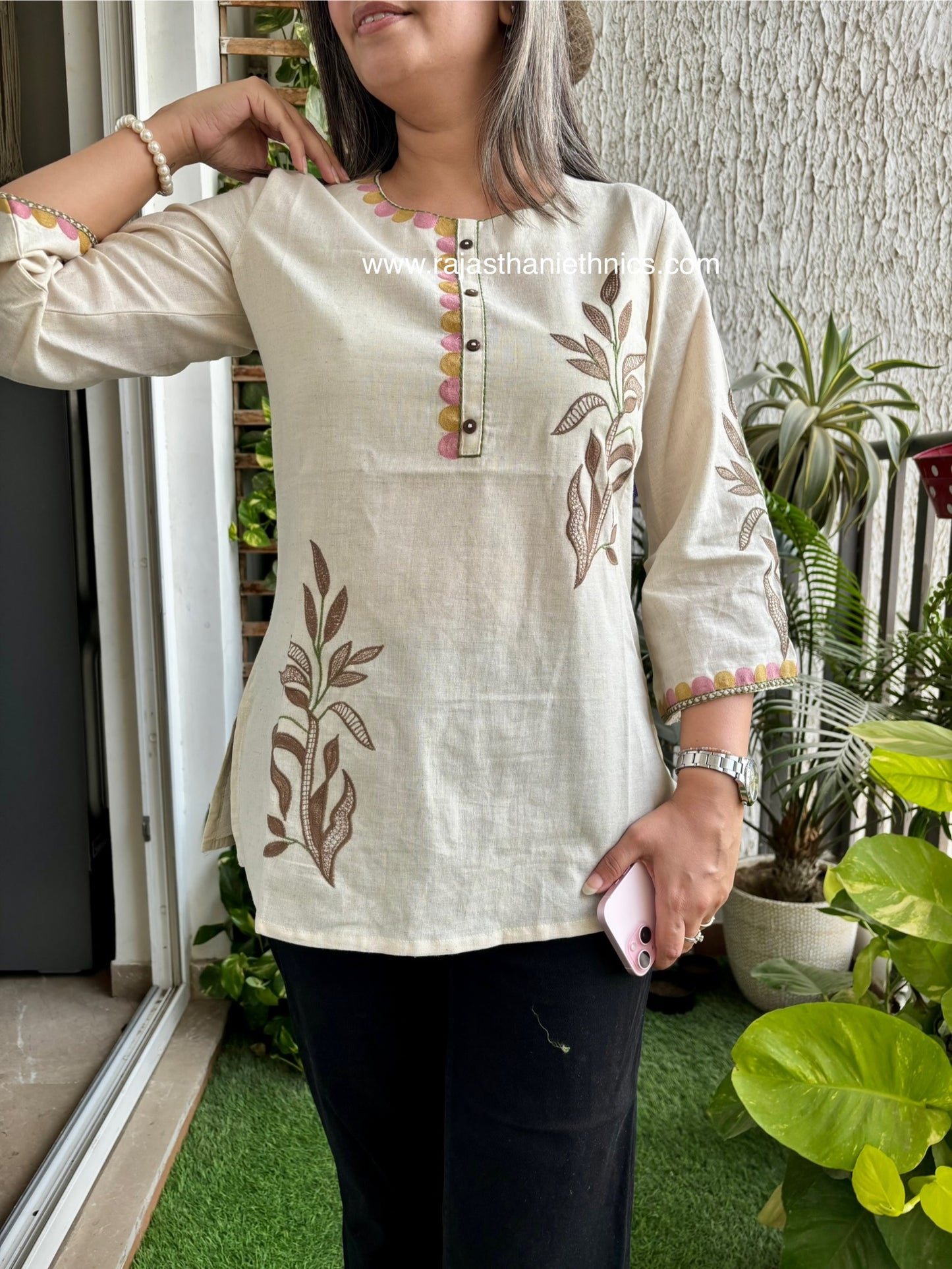 Short Top Embroidered
