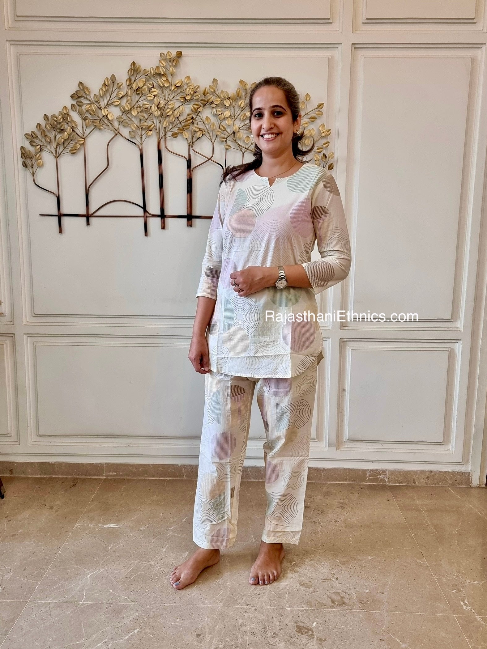 Cozy snugnest with matching scrunchie